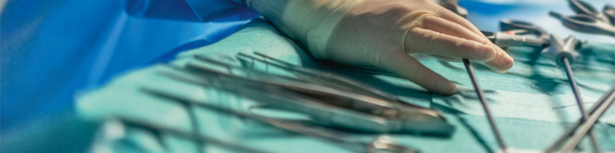 Effektivast att två kirurger opererar bort binjurarna vid sällsynt sjukdom