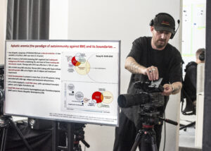 Teknikerna ser till att kameran är på plats.Foto: BOSSE JOHANSSON