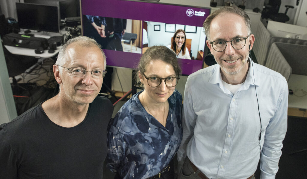 Överläkare Stefan Deneberg, bitr överläkare Anna Ravn Landtblom, överläkare Martin Jädersten samt professor Courtney DiNardo med på länk från Texas i bakgrunden. Foto: BOSSE JOHANSSON
