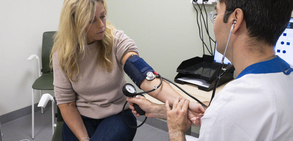 Akademiska sjukhuset öppnade mottagning i Gränbystadens köpcentrum dit patienter med blod- och tumörsjukdomar kommer för blodtransfusioner, immunterapi och enklare cytostatikabehandlingar.