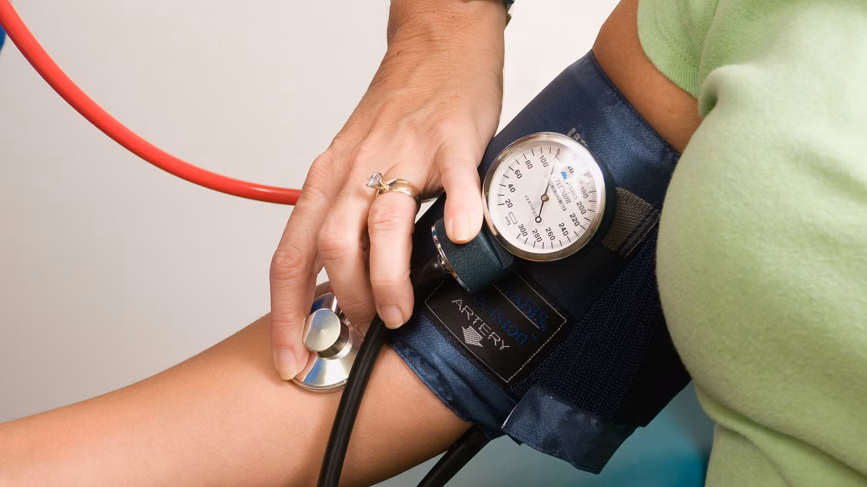 Friska tar vårdtid från de sjuka